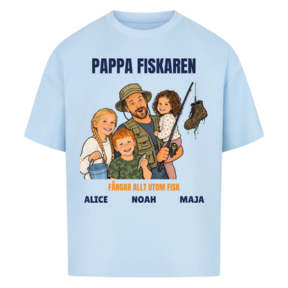 Pappa fiskaren t-shirt med ditt foto som tecknad fiskare och barnens namn. Rolig present till pappa