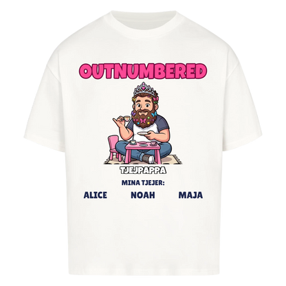 Girl Dad t-shirt med ditt foto som tecknad pappa och döttrarnas namn. Personlig present till pappa