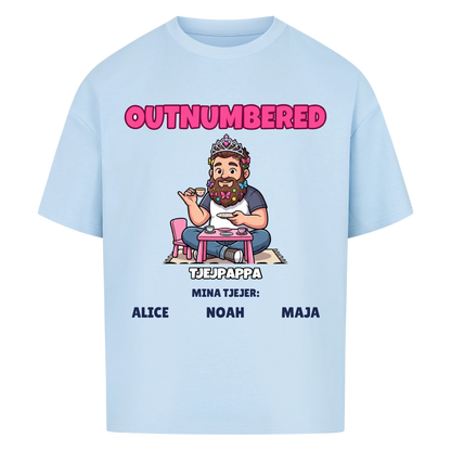 Girl Dad t-shirt med ditt foto som tecknad pappa och döttrarnas namn. Personlig present till pappa