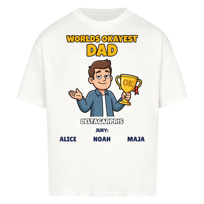 Worlds Okayest Dad t-shirt med ditt foto som tecknad pappa och barnens namn. Rolig present till pappa