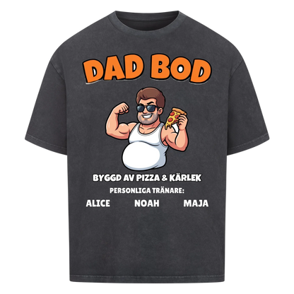 Dad Bod t-shirt med ditt foto som tecknad pappa och barnens namn. Rolig present till pappa