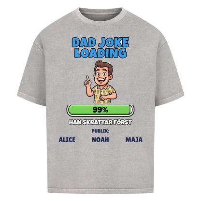 Dad Joke Loading t-shirt med ditt foto som tecknad pappa och barnens namn. Rolig present till pappa