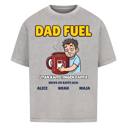 Dad Fuel t-shirt med ditt foto som tecknad pappa och barnens namn. Rolig present till pappa