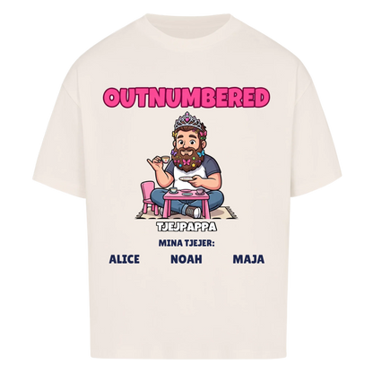 Girl Dad t-shirt med ditt foto som tecknad pappa och döttrarnas namn. Personlig present till pappa