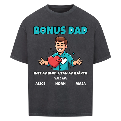 Bonus Dad t-shirt med ditt foto som tecknad bonuspappa och barnens namn. Personlig present till bonuspappa