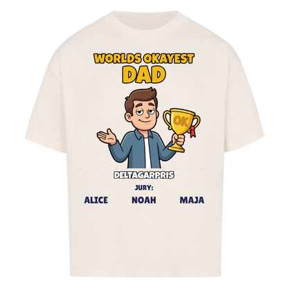 Worlds Okayest Dad t-shirt med ditt foto som tecknad pappa och barnens namn. Rolig present till pappa