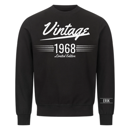 Vintage t-shirt med födelseår och namn på ärmen. Present till pappa och farfar
