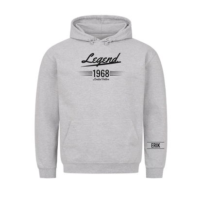 Legend t-shirt med födelseår och namn på ärmen. Present till pappa och farfar