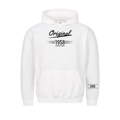 Original t-shirt med födelseår och namn på ärmen. Present till farfar och morfar