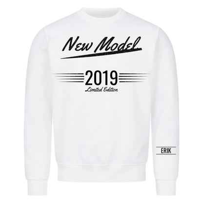 New Model t-shirt med födelseår och namn på ärmen. Matcha med pappa och farfar