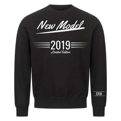 New Model t-shirt med födelseår och namn på ärmen. Matcha med pappa och farfar