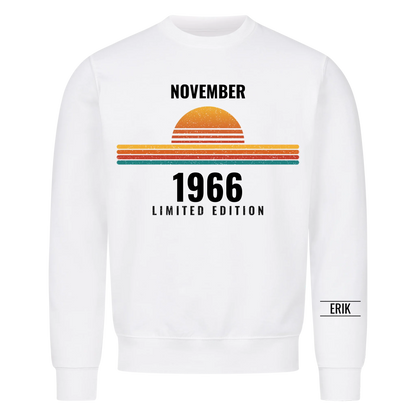 Retro t-shirt med födelsemånad, år och namn på ärmen. Present till pappa