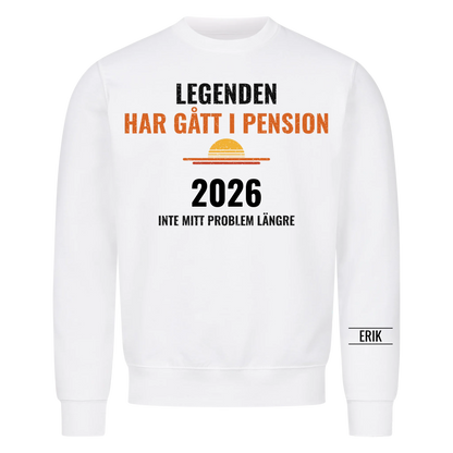 Legenden har gått i pension t-shirt med år och namn på ärmen. Present till pensionär