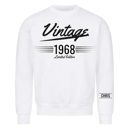 Vintage T-Shirt mit Geburtsjahr und Name am Ärmel. Geschenk für Papa und Opa
