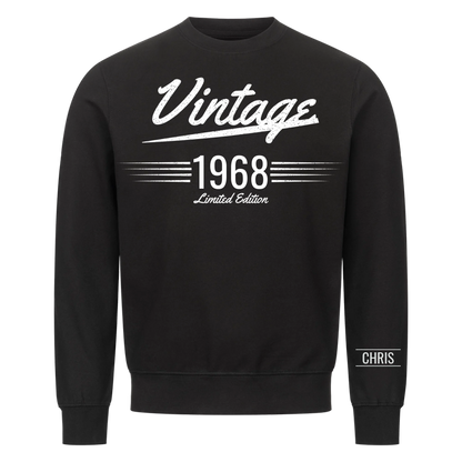 Vintage T-Shirt mit Geburtsjahr und Name am Ärmel. Geschenk für Papa und Opa