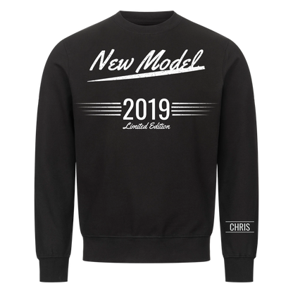 New Model T-Shirt mit Geburtsjahr und Name am Ärmel. Partnerlook mit Papa und Opa