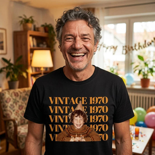 Vintage Geburtstags-Shirt mit deinem Kinderfoto & Jahrgang - Persönliches Geschenk zum Geburtstag für Männer & Frauen - Personalisiertes Shirt mit Foto